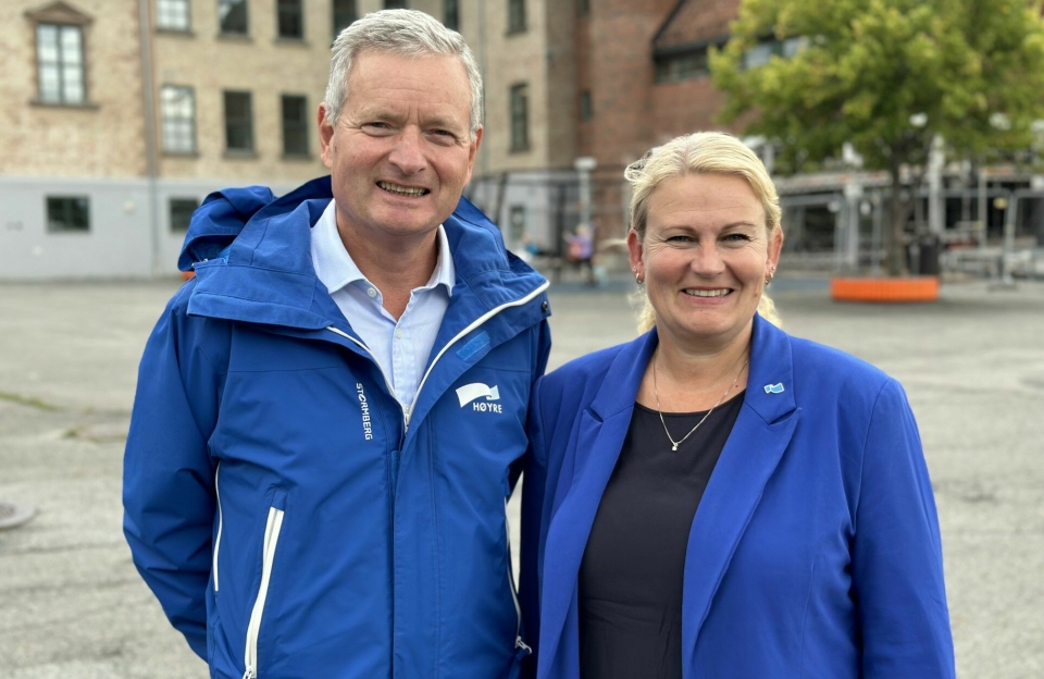 HØYRE-DUO: Knut Oppegaard og Cecilie Dahl-Jørgensen Pind er godt i gang med valgkampen.