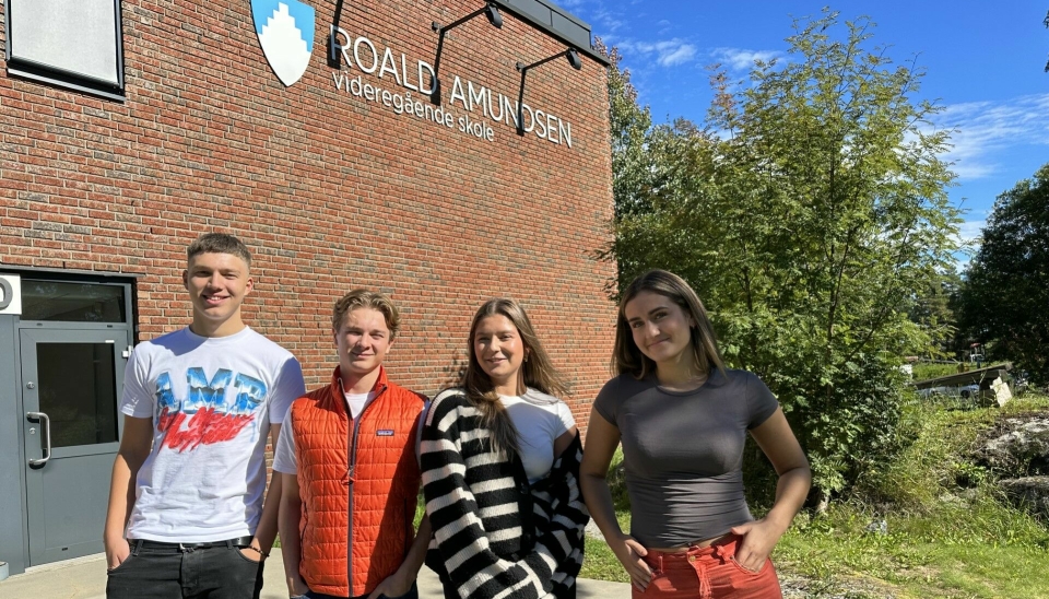 ROALD AMUNDSEN VGS: Lear Hoxha, Luca Roverudseter, Lisa Lauritzen og Tyra Langmyr Iochev går siste året på idrett på Roald Amundsen videregående skole.