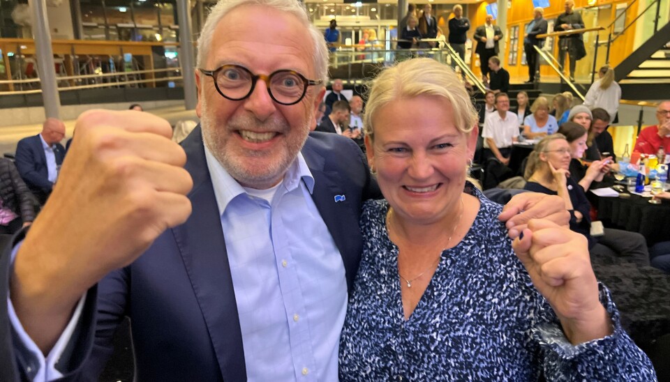 BLÅ JUBEL: Bjørn Kløvstad og Cecilie Dahl-Jørgensen Pind har all mulig grunn til å juble. BLÅ JUBEL: Bjørn Kløvstad og Cecilie Dahl-Jørgensen Pind har all mulig grunn til å juble.