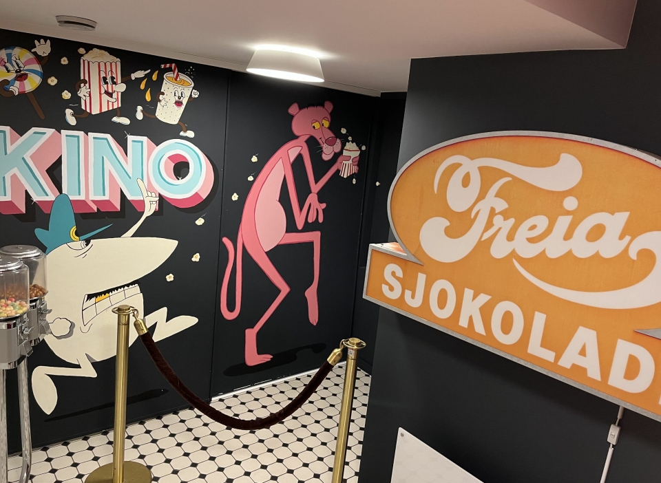INNGANG: Nei, dette er ikke inngangspartiet i en ekte Oslo-kino. Det er i kjelleren i Fjellsvingen.
