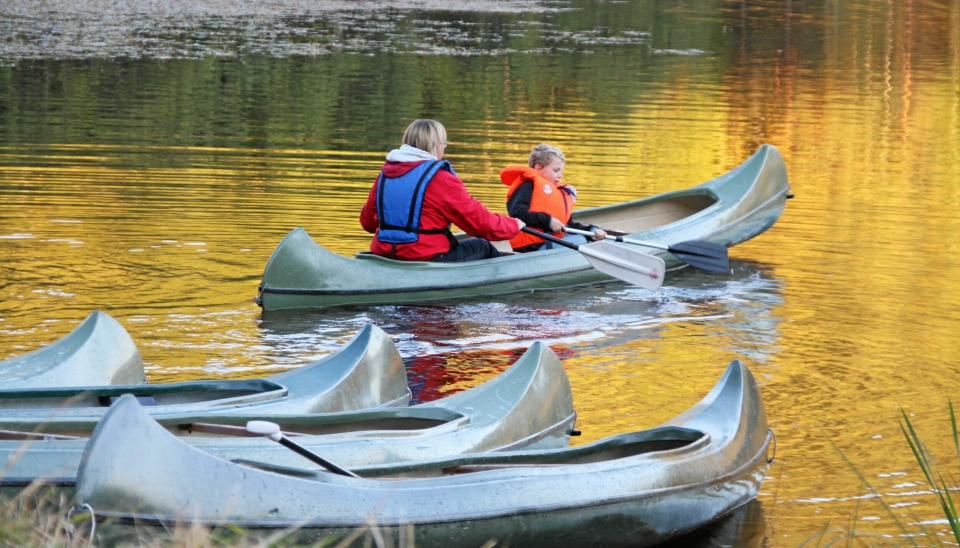 PRØV KANO: Har du lyst ut på en liten ekspedisjon, kan du låne en kano og padle avgårde.