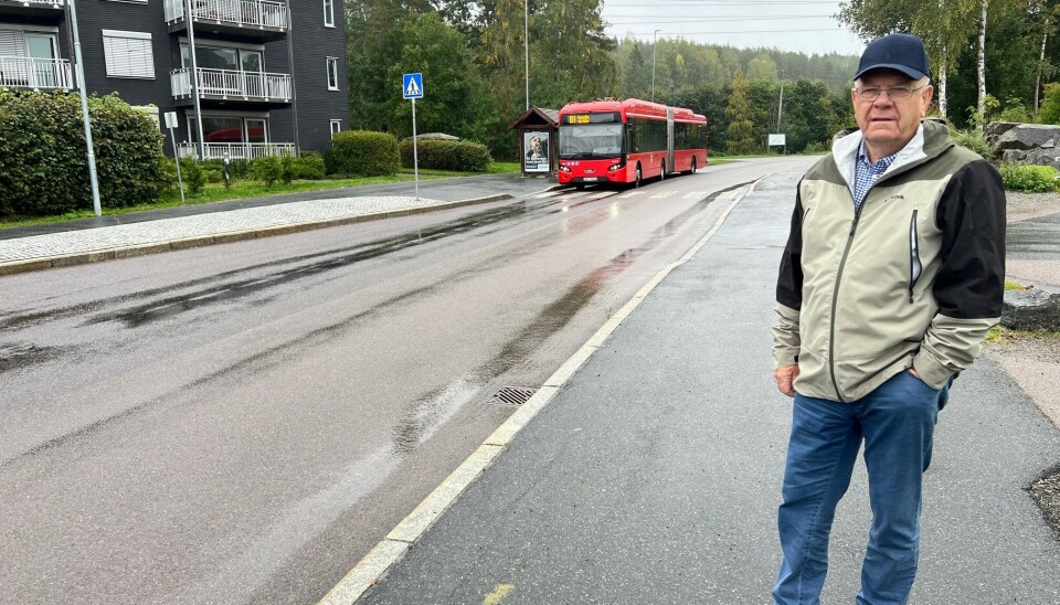 FORTSATT FRUSTRERT: Rolf Arnesen er fortsatt frustrert over den manglende trafikksikkerheten ved Kornmoenga på Tårnåsen. FORTSATT FRUSTRERT: Rolf Arnesen er fortsatt frustrert over den manglende trafikksikkerheten ved Kornmoenga på Tårnåsen.