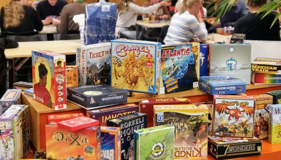KOM OG SPILL: fredag kveld er det brettspillkveld på biblioteket. KOM OG SPILL: fredag kveld er det brettspillkveld på biblioteket.