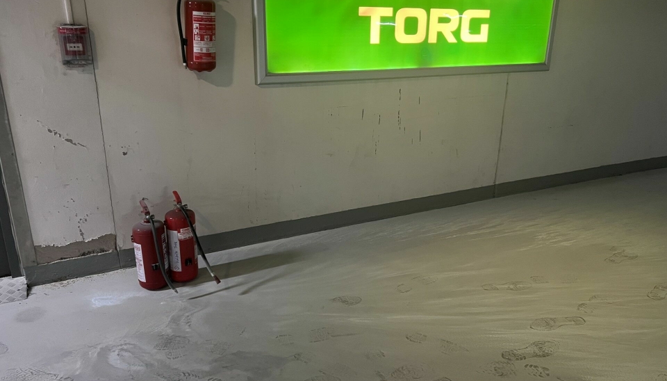 KOLBOTN TORG: Minst to brannslukningsapparater på Kolbotn Torg ble i går tømt i parkeringshusets hovedetasje.