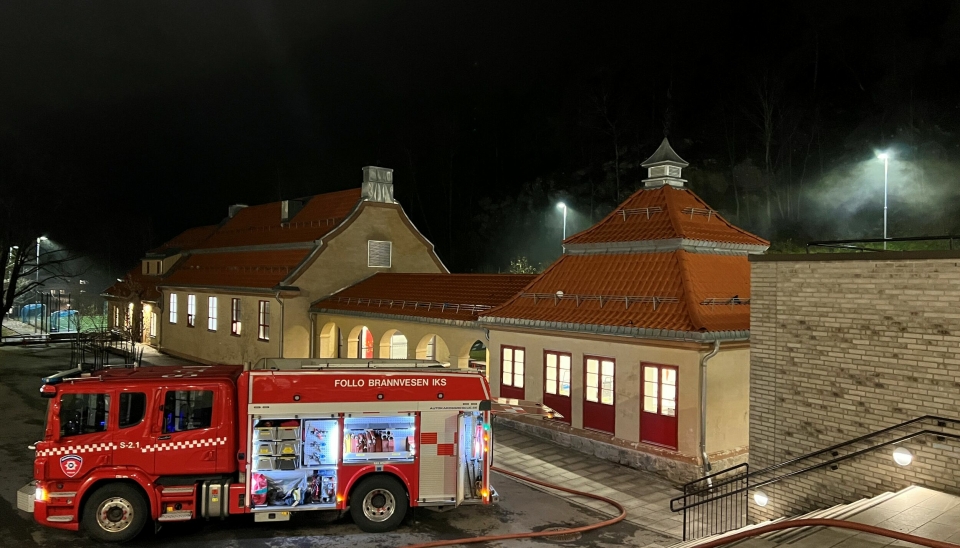 FREDAG KVELD: Det var fredag kveld meldingen om brann på Kolbotn skole ble sendt ut.