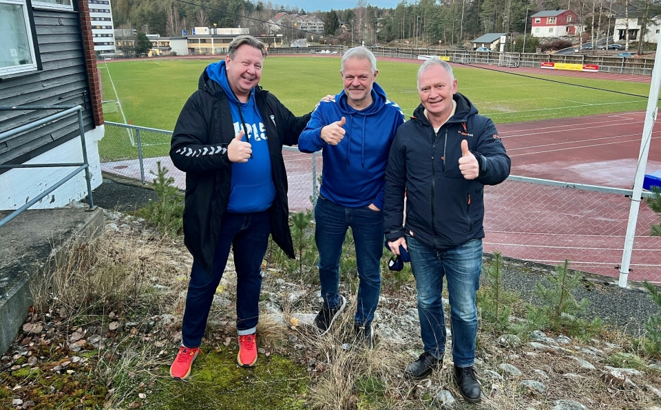 TIL VALHALL!: Rune Holter (Kolbotn Fotball Kvinner), Pål Wirak (Cup-general) og Bjørn Henning Hansen (Kolbotn Fotball Herrer) samarbeider om neste helgs cup-fest i Valhall.