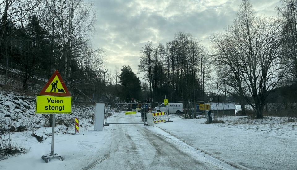 SOLBRÅTANVEIEN: Ved Skogsland, hvor RA Padleklubb holder til, er veien stengt uten mulighet for å passere som fotgjenger.