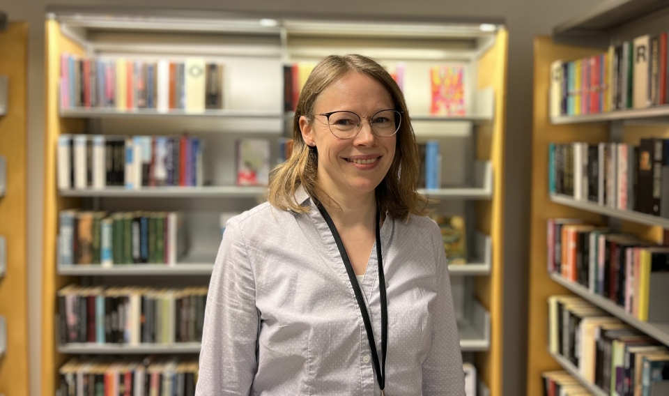 GIR GODE BOKTIPS: Kristin er en av våre mange dyktige bibliotekarer, som hver uke gir Oavis-leserne gode boktips.