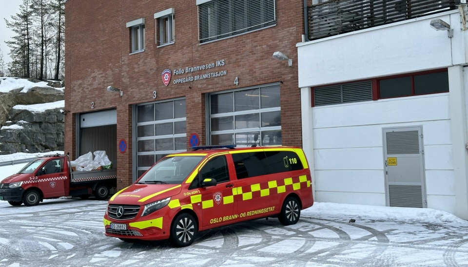 BISTÅR: Oslo Brann- og redningsetat bistår Follo Brannvesen med å begrense skadeomfanget.