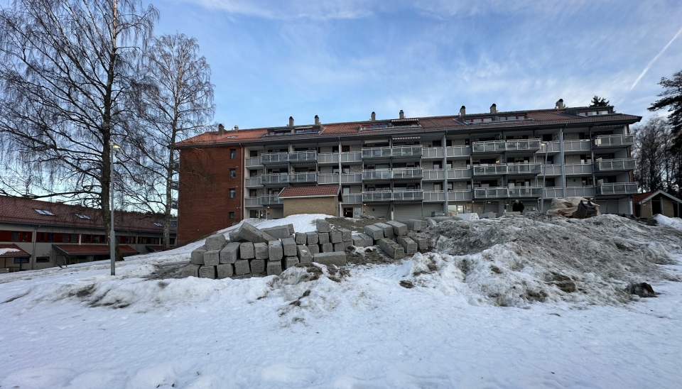 VANN FLYTTET MUR: I området Harald Hårfagres vei 24, 26 og 28 på Ødegården ligger støttemuren spredd utover et stort område.
